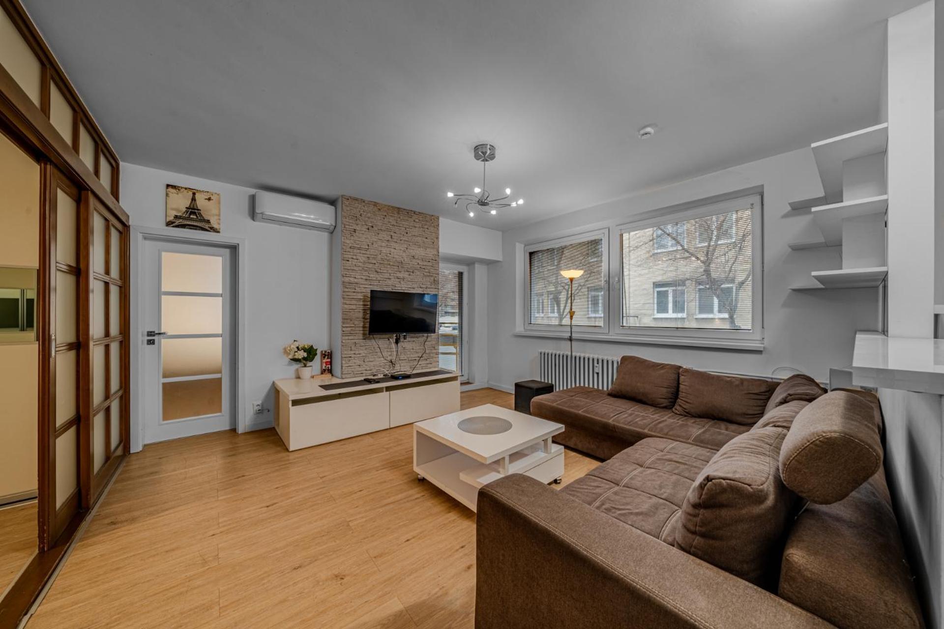 Huge Apartment Next To Train Station Close To The City Center Bratislava Extérieur photo